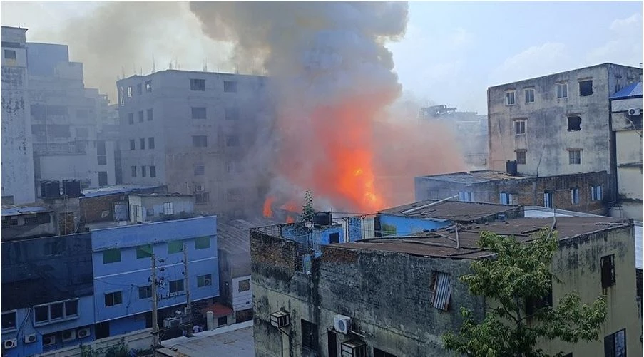 গার্মেন্টস-কেমিক্যাল গোডাউনে আ/গু/ন প্রান গেল ৯ জনের
